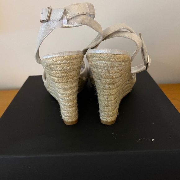 Never Worn ALDO Champagne Shimmer Nubuck Espadrilles - Size 7 - Picture 4 of 7